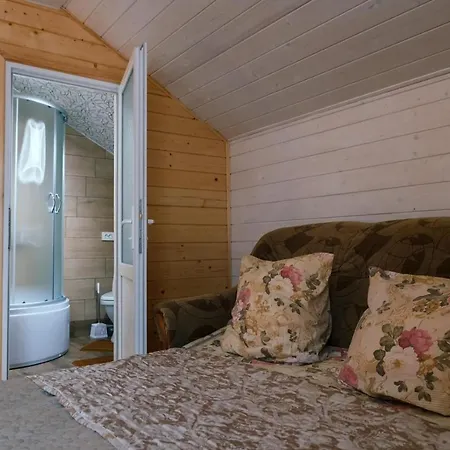 під соснами Guest house *