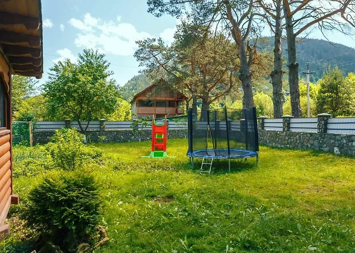 ゲストハウス під соснами