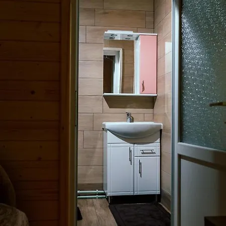 під соснами Gasthuis Krivorovnya