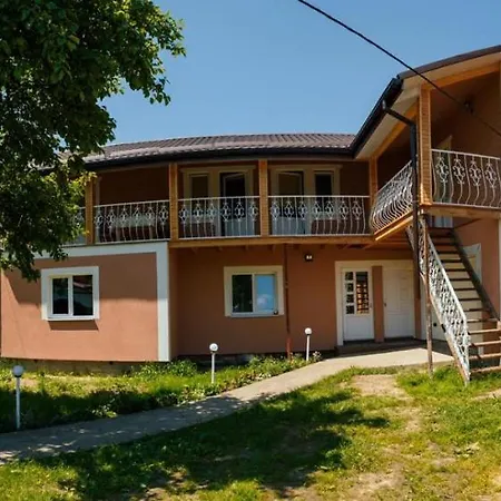 під соснами ゲストハウス *